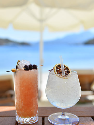  Two freshly prepared cocktails, served at the beach bar at D Maris Bay